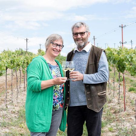 Weingut Zur Schlafmuetze Hotel Herrnbaumgarten ภายนอก รูปภาพ